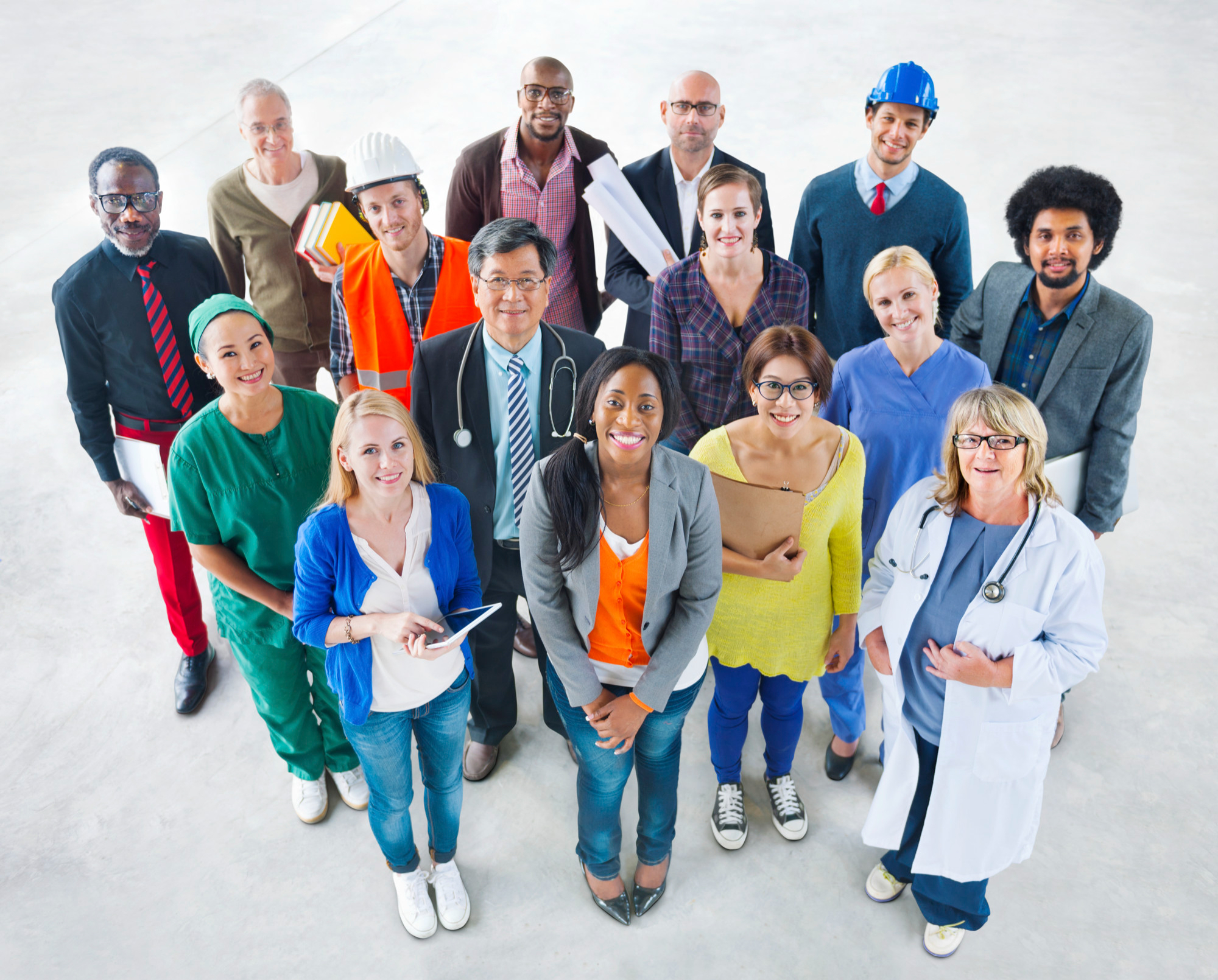 Équipe pluridisciplinaire en réunion de travail